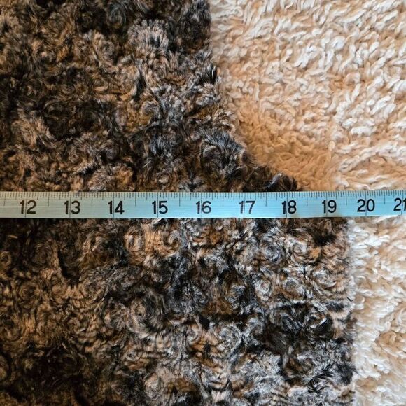 Tart Faux Fur Open Vest Medium - Picture 5 of 5